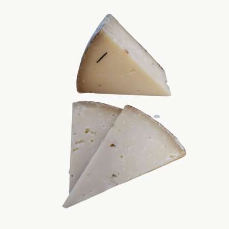 formatge curat d'ovella amb romaní